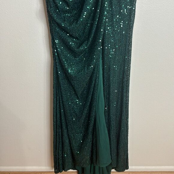 Ieena Mac Duggal 26988 - V-Neck Cowl Back Gown dress in emerald green size 8 - Picture 7 of 14